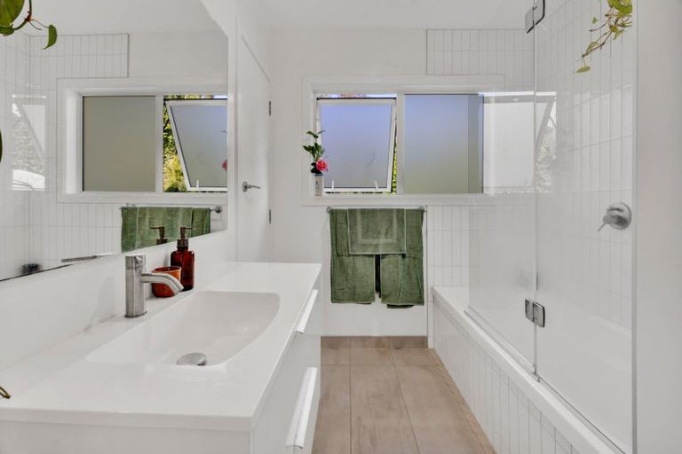 Photo of property in 27a Montana Place, Merrilands, New Plymouth, 4312