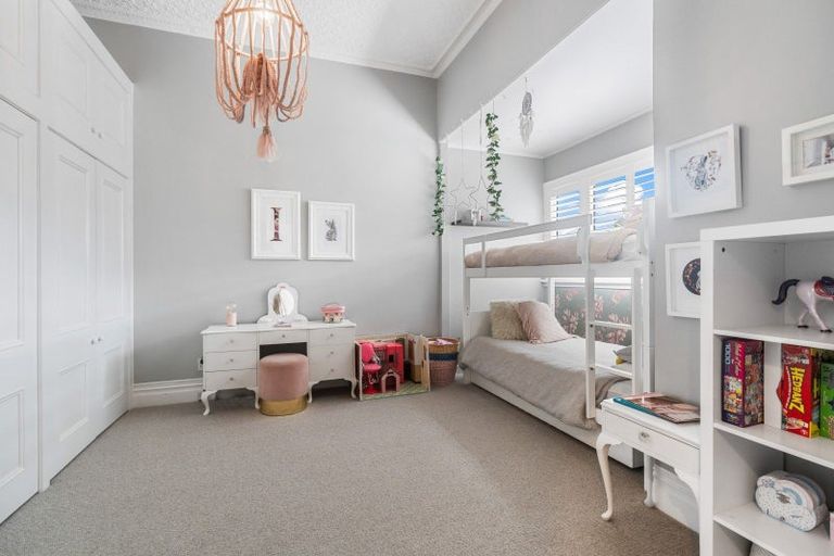 Photo of property in 37 Mozeley Avenue, Devonport, Auckland, 0624