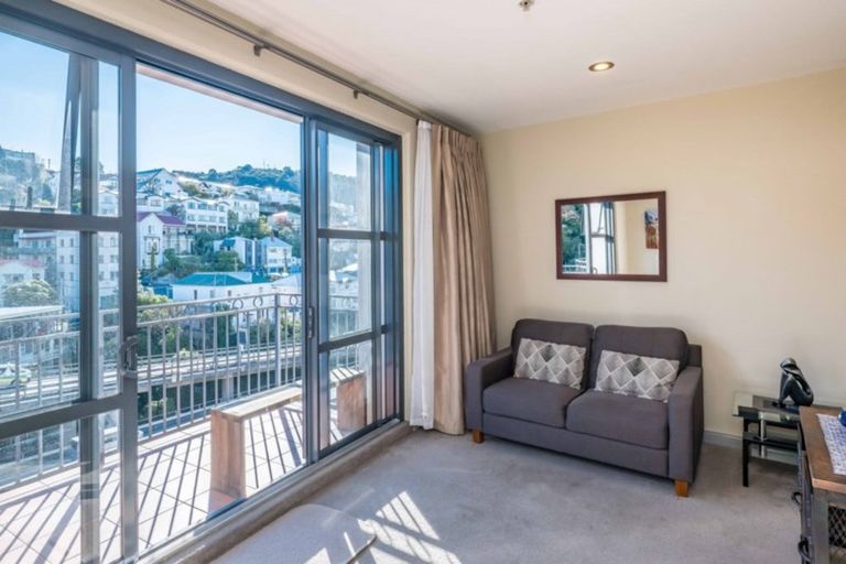 Photo of property in Atrium Towers, 6n/154 The Terrace, Wellington Central, Wellington, 6011