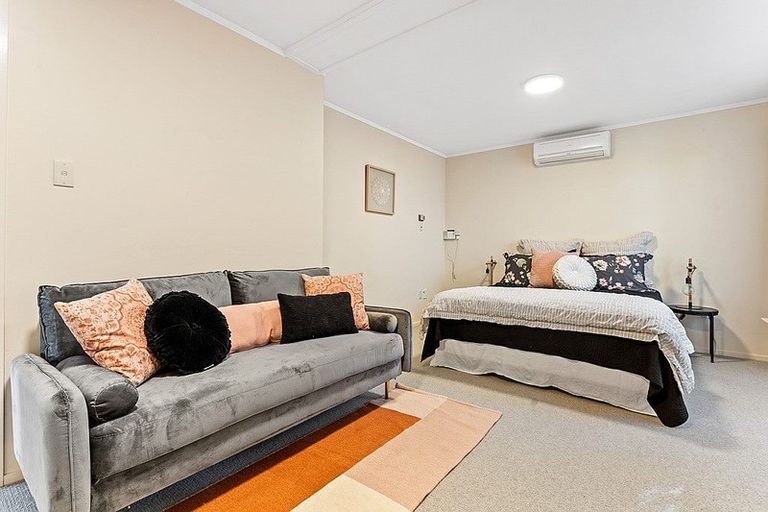 Photo of property in 38 Balmain Road, Chatswood, Auckland, 0626