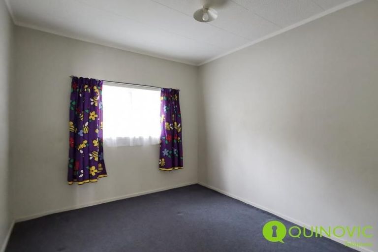 Photo of property in 15 Stephen Avenue, Henderson, Auckland, 0610