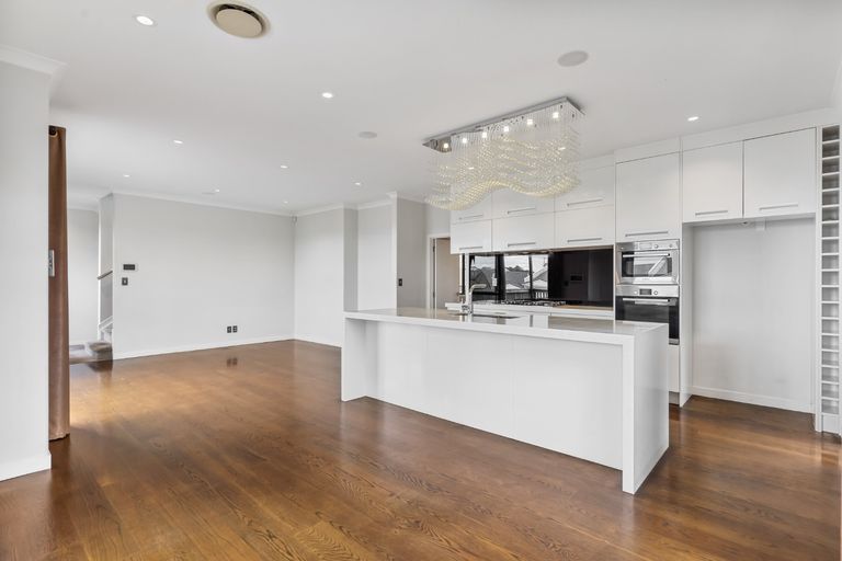 Photo of property in 101 Medallion Drive, Oteha, Auckland, 0632