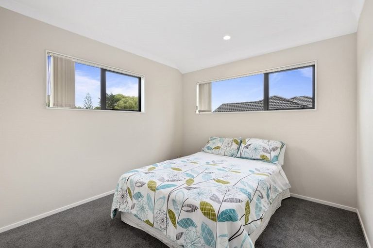 Photo of property in 21 Newbury Place, Schnapper Rock, Auckland, 0632