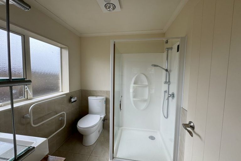 Photo of property in 16 Monash Place, Flat Bush, Auckland, 2016