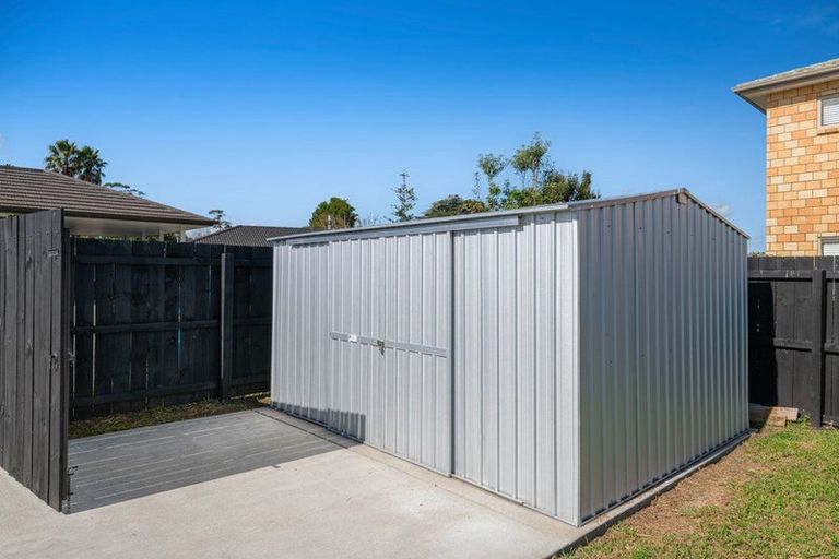 Photo of property in 30 Aitkenhead Court, Parakai, 0830