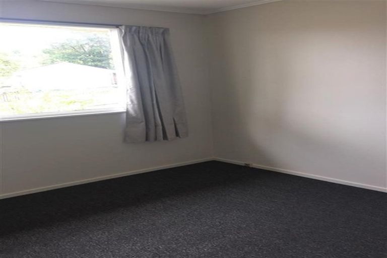 Photo of property in 9 Shale Avenue, Massey, Auckland, 0614