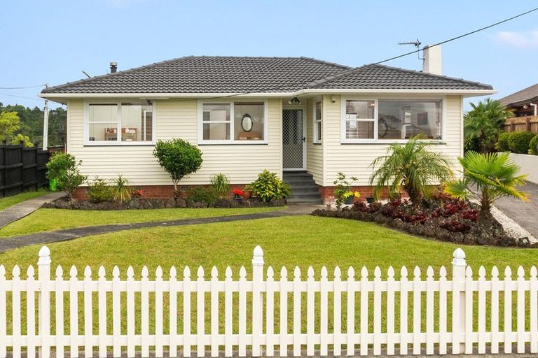 Photo of property in 57 Avonleigh Road, Green Bay, Auckland, 0604
