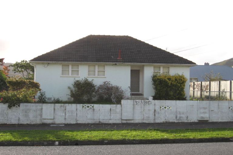 Photo of property in 31 Strand Crescent, Naenae, Lower Hutt, 5011