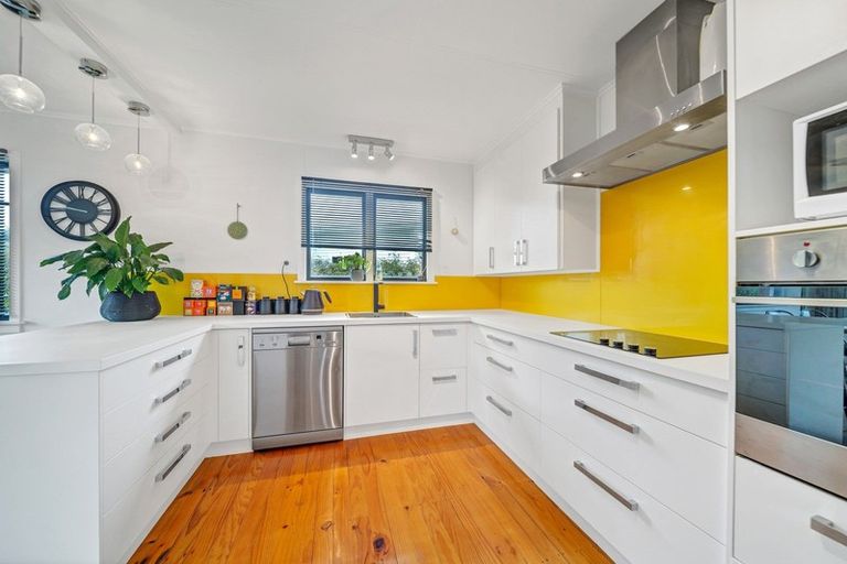 Photo of property in 10 Beaumont Crescent, Frankleigh Park, New Plymouth, 4310