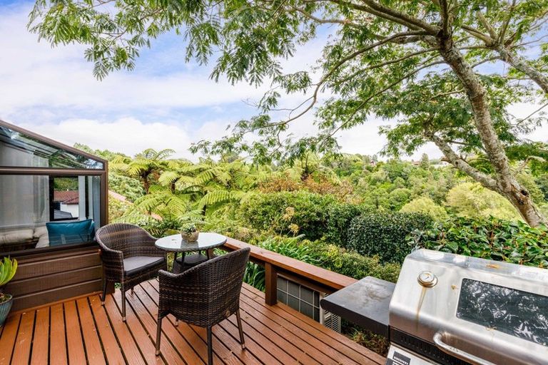 Photo of property in 20 Sequoia Grove, Merrilands, New Plymouth, 4312