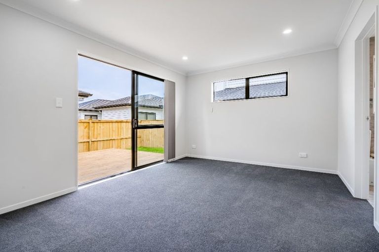 Photo of property in 10 Koroheke Road, Takanini, 2110