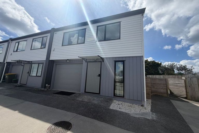 Photo of property in 8 Whangamaru Way, Papakura, 2110