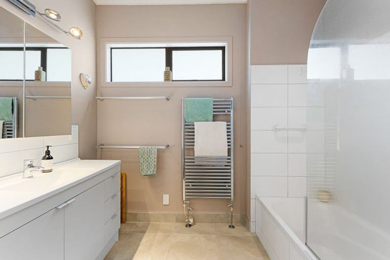 Photo of property in 123 Govett Avenue, Frankleigh Park, New Plymouth, 4310