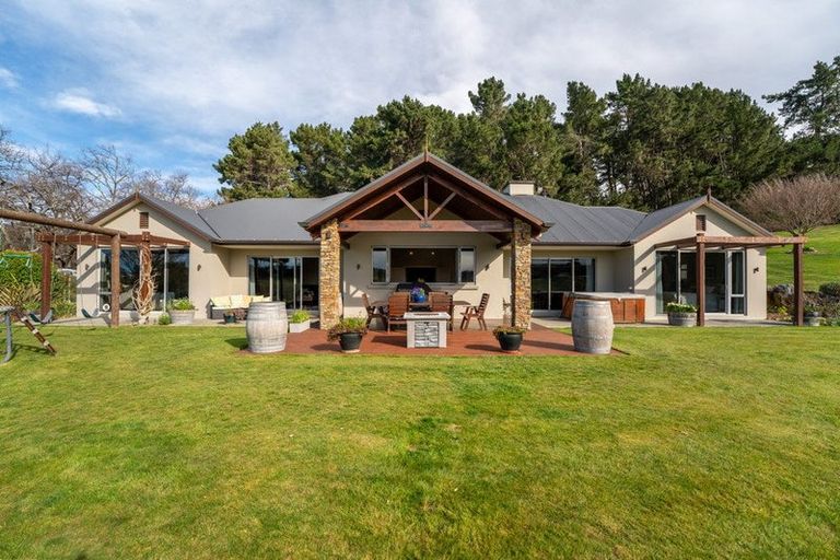 Photo of property in 151 Oakwood Road, Hadlow, Timaru, 7974