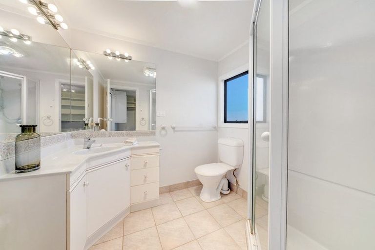 Photo of property in 1/7 Cezanne Place, New Lynn, Auckland, 0600