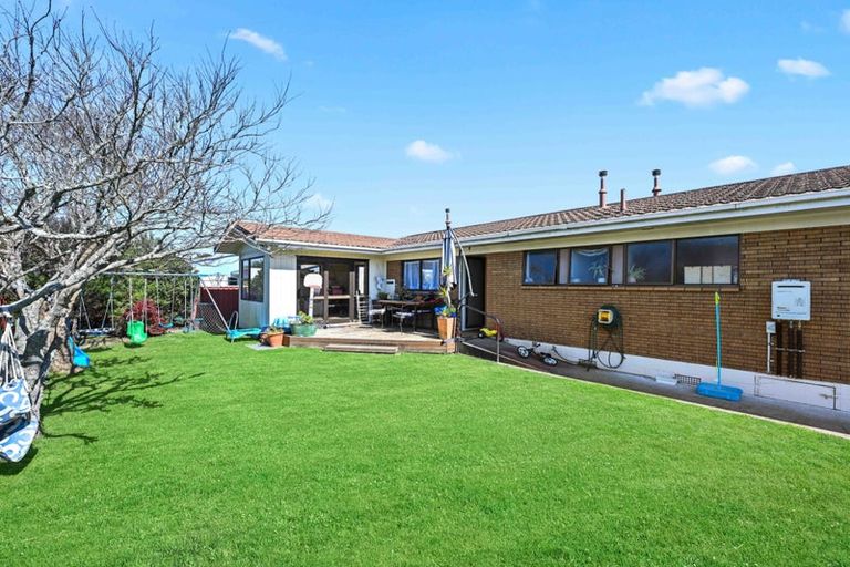 Photo of property in 8 Sandalwood Drive, Dinsdale, Hamilton, 3204