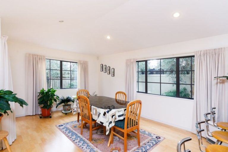 Photo of property in 102 Jickell Street, Hokowhitu, Palmerston North, 4410