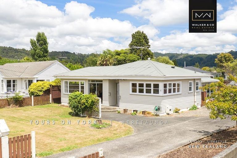 Photo of property in 6 York Avenue, Heretaunga, Upper Hutt, 5018