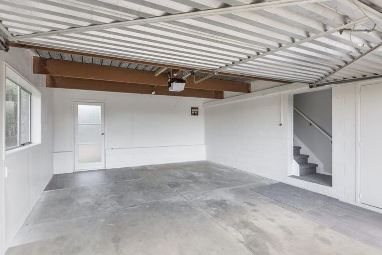 Photo of property in 1/12 Lydford Place, Glendene, Auckland, 0602