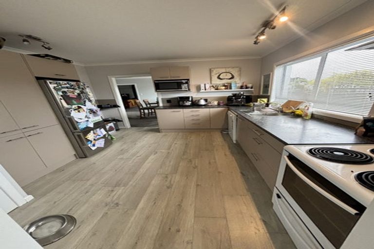 Photo of property in 76 Gray Avenue, Paraparaumu Beach, Paraparaumu, 5032