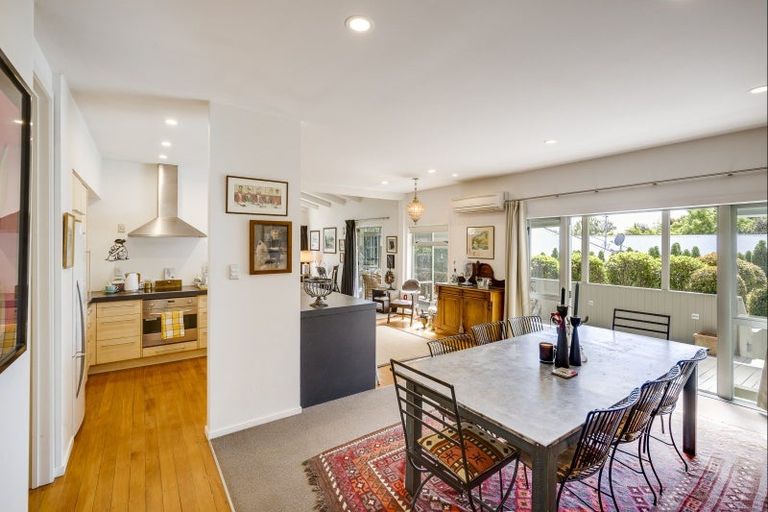 Photo of property in 18 Lucknow Road, Havelock North, 4130