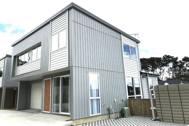 Photo of property in 42d Don Buck Road, Massey, Auckland, 0614