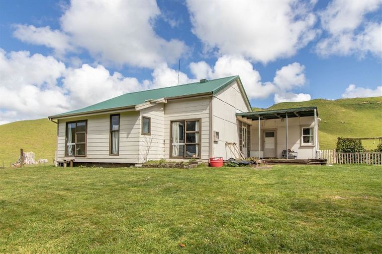 Photo of property in 1959 Tarata Road, Tarata, Inglewood, 4387