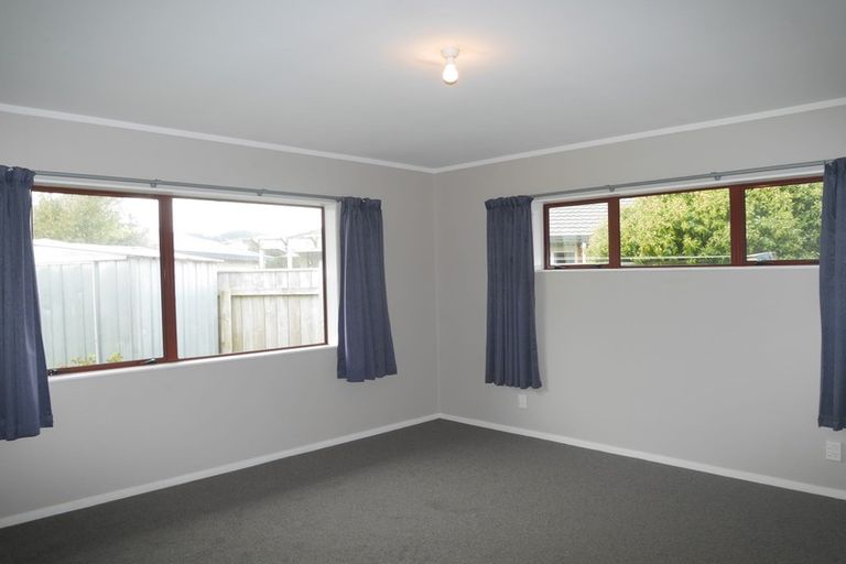 Photo of property in 4 Glen Loch Place, Paraparaumu, 5032