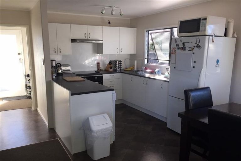 Photo of property in 2/25 Melleray Place, Randwick Park, Auckland, 2105