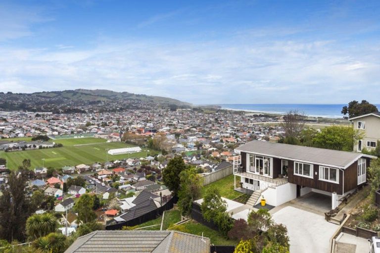 Photo of property in 77 Easther Crescent, Kew, Dunedin, 9012