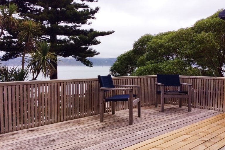 Photo of property in 2 Maramanui Way, Karaka Bays, Wellington, 6022