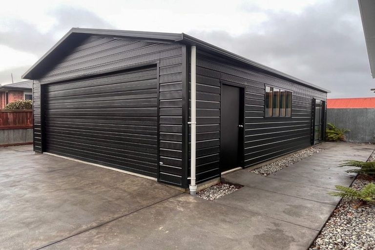 Photo of property in 16 Daniels Road, Redwood, Christchurch, 8051