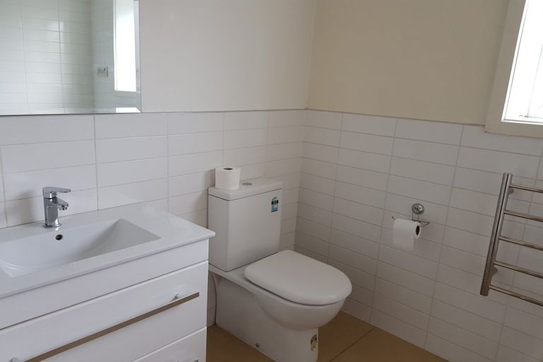 Photo of property in 28 Pinehurst Crescent, Russley, Christchurch, 8042