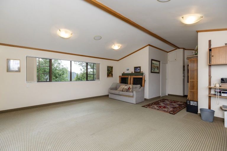 Photo of property in 2 Lavinia Grove, Waikanae Beach, Waikanae, 5036