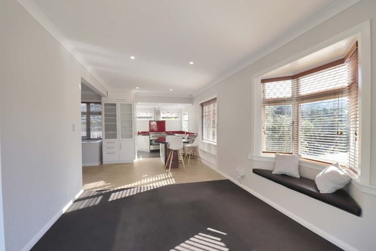 Photo of property in 55 Hungerford Road, Houghton Bay, Wellington, 6023