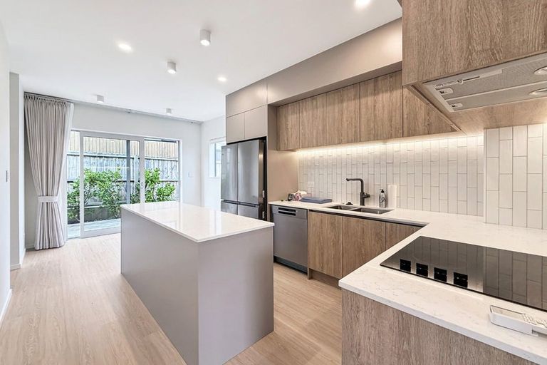 Photo of property in 6d Law Street, Torbay, Auckland, 0630