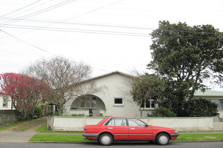 Photo of property in 40 Record Street, Fitzroy, New Plymouth, 4312