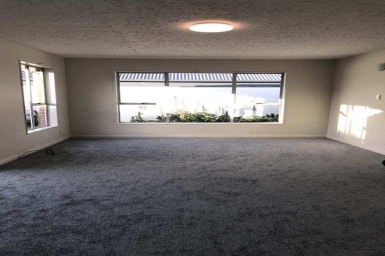 Photo of property in 122 Maidstone Road, Ilam, Christchurch, 8041