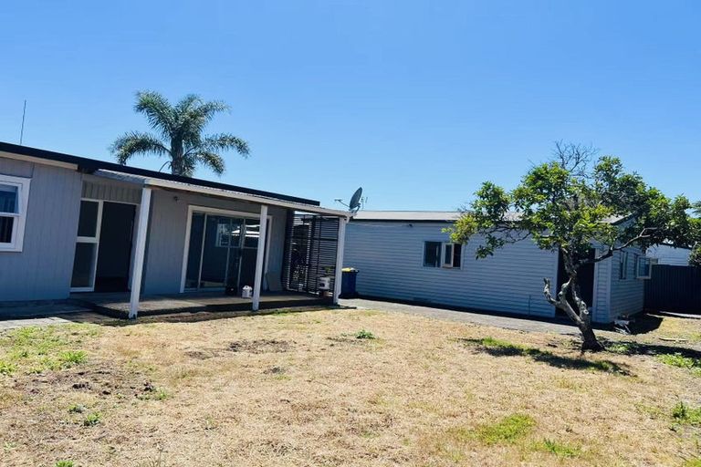 Photo of property in 8 Ranui Station Road, Ranui, Auckland, 0612