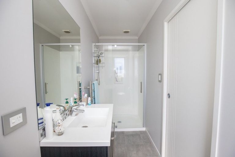 Photo of property in 64 Darlington Street, Ngatea, 3503