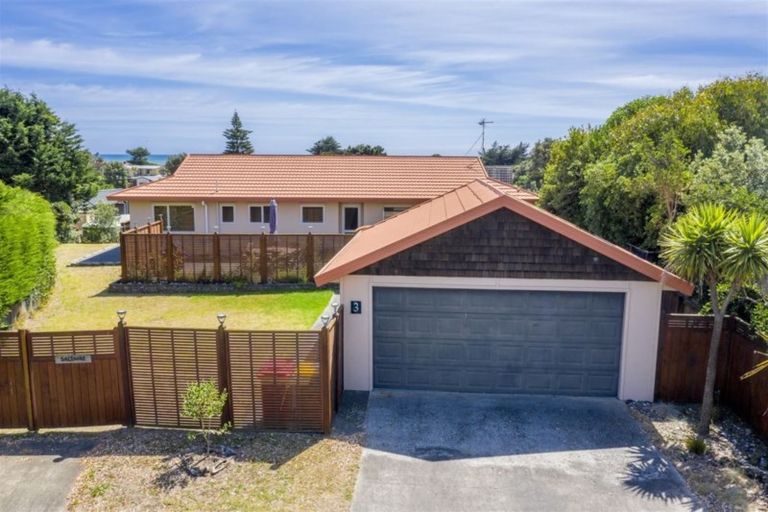 Photo of property in 3 Norna Grove, Waikawa Beach, Levin, 5573