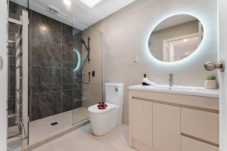 Photo of property in 1/612 Beach Road, Browns Bay, Auckland, 0630