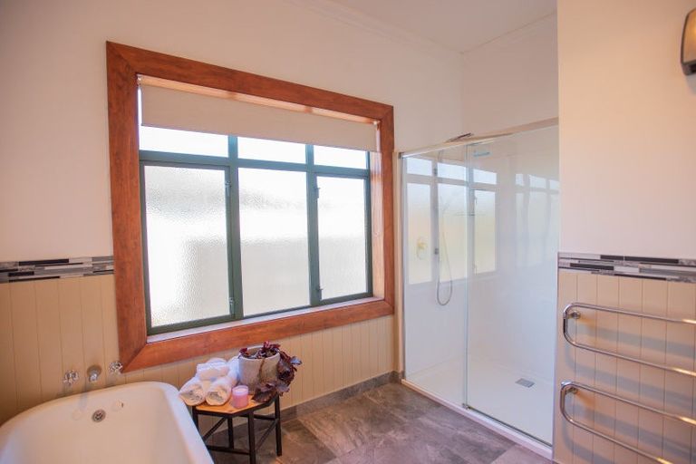 Photo of property in 18 Albert Street, Winton, 9720