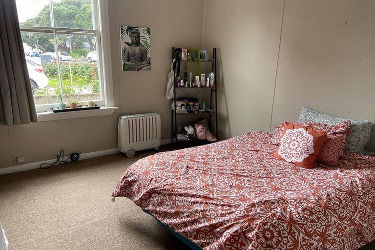 Photo of property in 74 Kilbirnie Crescent, Kilbirnie, Wellington, 6022