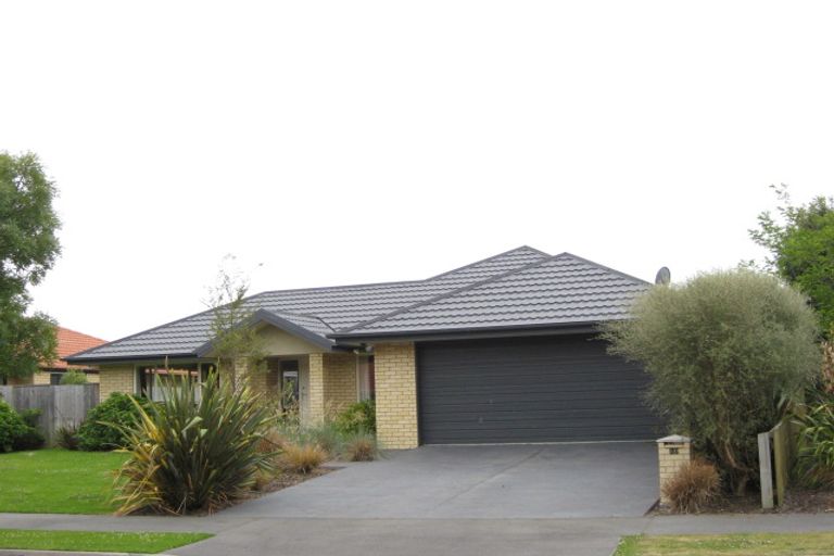 Photo of property in 10 Amoka Crescent, Parklands, Christchurch, 8083