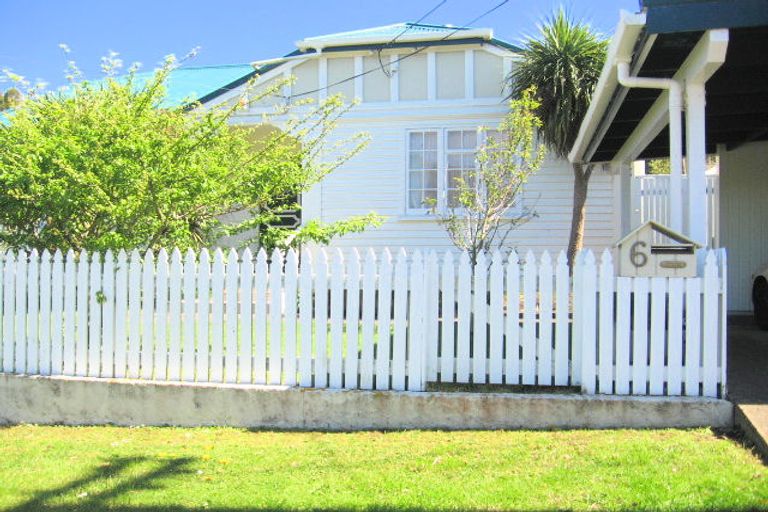 Photo of property in 6 Simla Crescent, Khandallah, Wellington, 6035