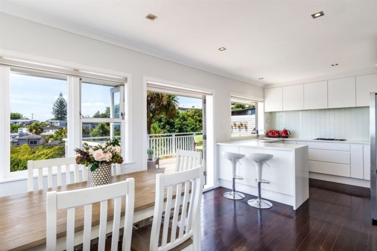 Photo of property in 1/2 Elizabeth Place, Mairangi Bay, Auckland, 0630