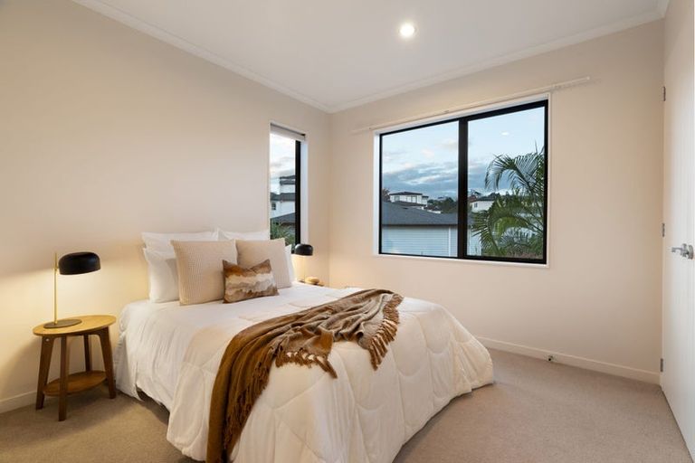 Photo of property in 43 Hornbill Drive, Fairview Heights, Auckland, 0632