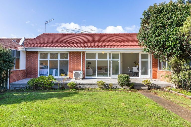 Photo of property in 2/39 Tawhiri Road, One Tree Hill, Auckland, 1061