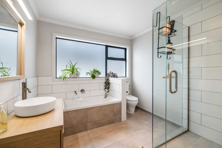 Photo of property in 16 Brackendale Place, Burnside, Christchurch, 8041